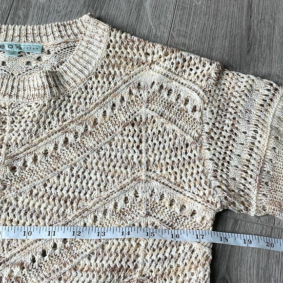 Knit over the head top with short scalloped sleeves - Picture 5 of 8